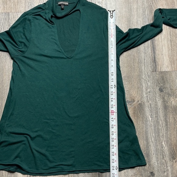 Express Women’s Forest Green Keyhole V Neck Long Sleeve Shirt, size small - Picture 7 of 9